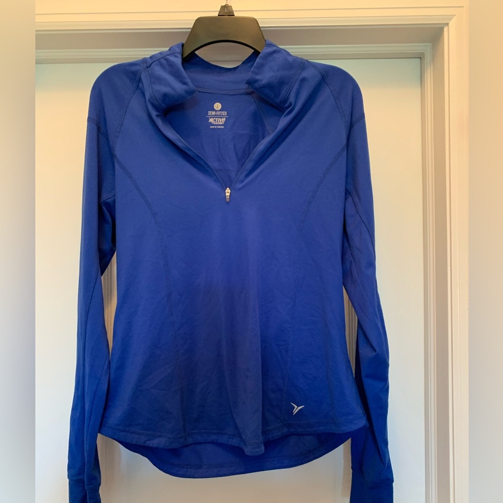 Women’s lightweight activewear half zip pullover